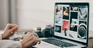 person searching on a laptop with good page experience